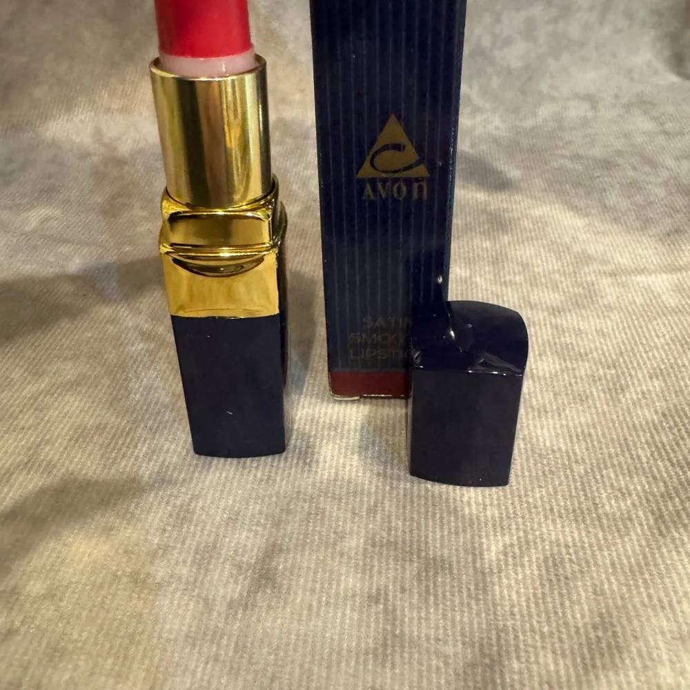 Avon Satin Smooth Lipstick‎ in Sunmer Punch nib